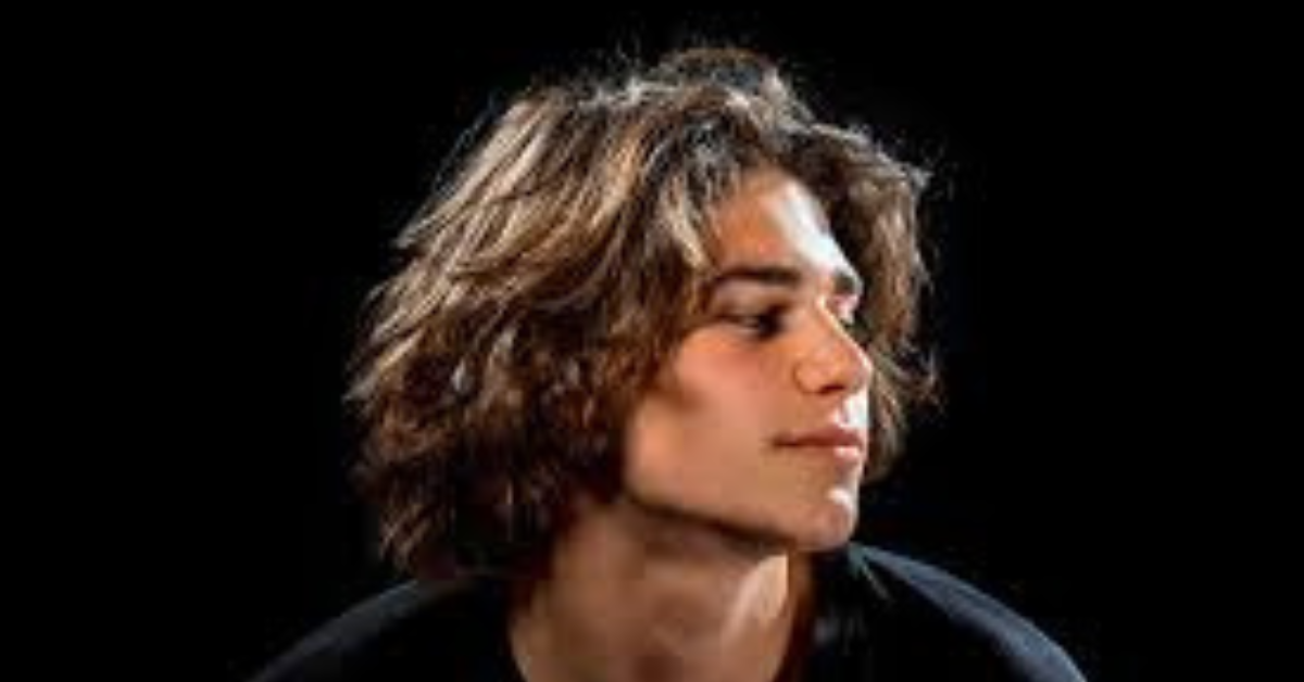Men's Middle Part: 27 Attractive and Trending Hairstyles men's middle part 27 attractive and trending hairstyles