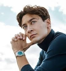 Men's Middle Part: 27 Attractive and Trending Hairstyles image