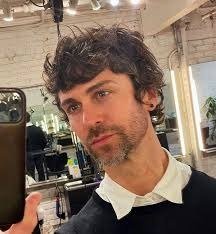 The Mod Cut Hairstyle: A Complete Guide to Modern and Classic Looks image