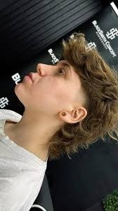The Mullet Haircut: The Ultimate Guide to Modern and Classic Styles image